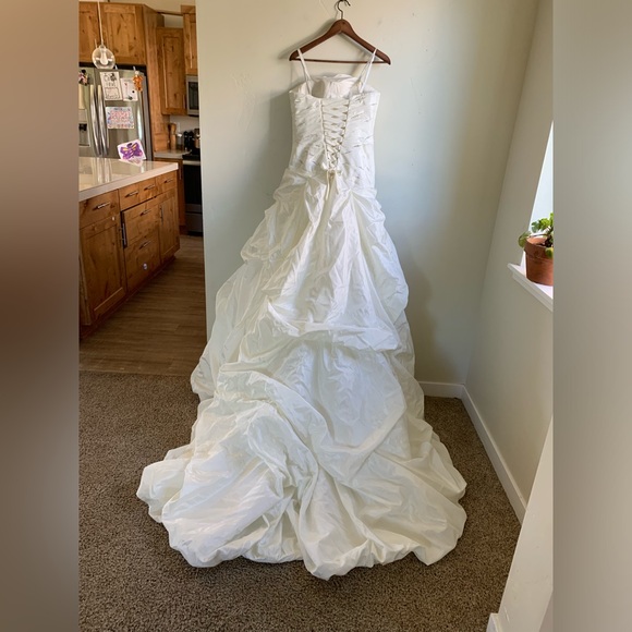 ▶️ justin alexander wedding dress 8 Swarovski crystals lace up back train 8300 - Picture 4 of 16